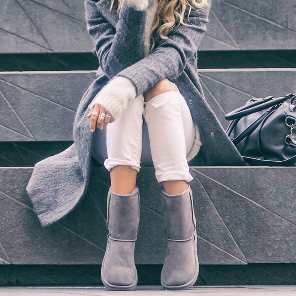Grey classic short uggs